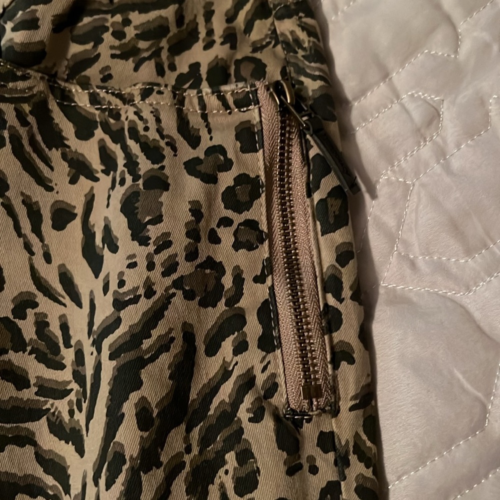 Democracy Leopard print skinny jeans.. - Picture 4 of 5